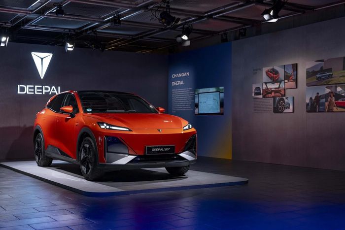 Changan đặt mục tiêu sản xuất chiếc ôtô đầu tiên tại châu Âu vào đầu năm 2027. Địa điểm nhà máy và các đối tác địa phương dự kiến được công bố trước cuối năm 2026.