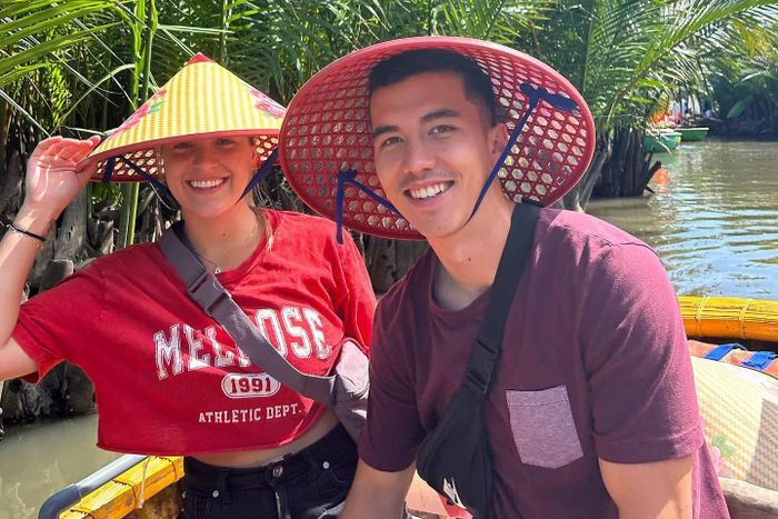 Tori và Pierre trong chuyến du lịch Hội An.