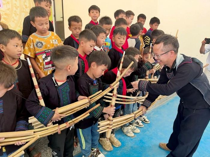 Truyền dạy khèn Mông cho thế hệ trẻ là cách thiết thực để bảo tồn, phát huy giá trị di sản văn hóa dân tộc