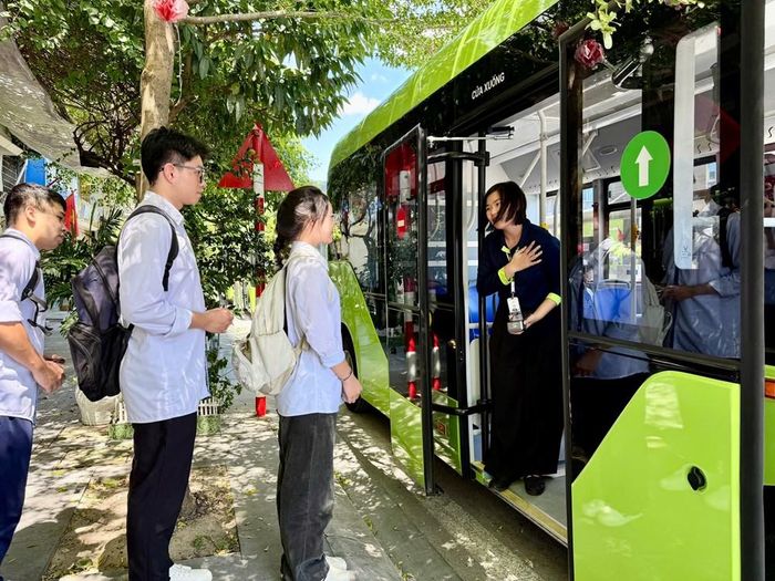 Quảng Ninh thí điểm xe buýt đưa đón học sinh miễn phí tại ba khu vực đô thị