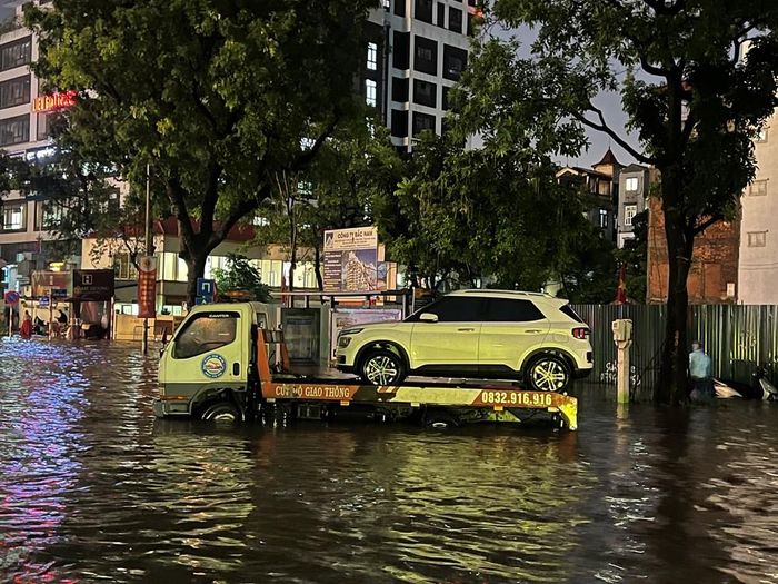 Phố Liễu Giai, phường Ba Đình, Hà Nội sau trận mưa lớn ngày 30.9.2025. Ảnh: Tuấn Đông