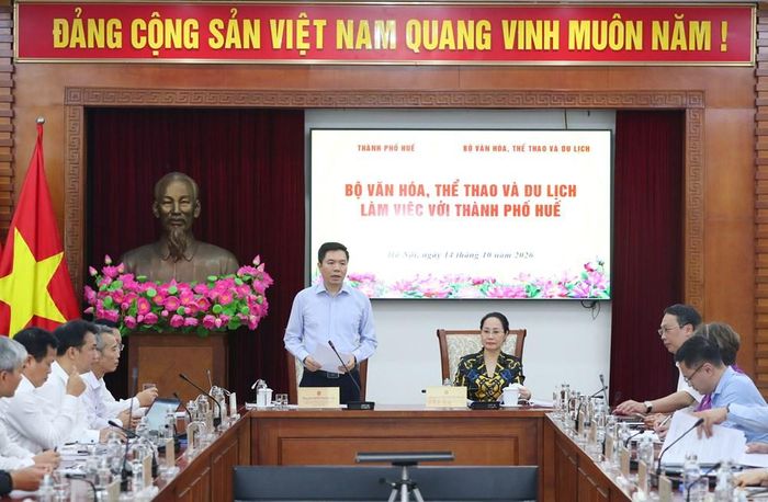 Ủy viên BCH Trung ương Đảng, Phó Bí thư Thường trực Thành ủy Huế Trịnh Mạnh Linh phát biểu tại buổi làm việc