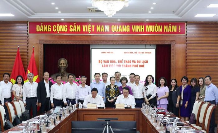 Bộ VHTTDL và UBND TP. Huế đã ký kết Kế hoạch phối hợp hành động về phát triển văn hóa, thể thao và du lịch đến năm 2030