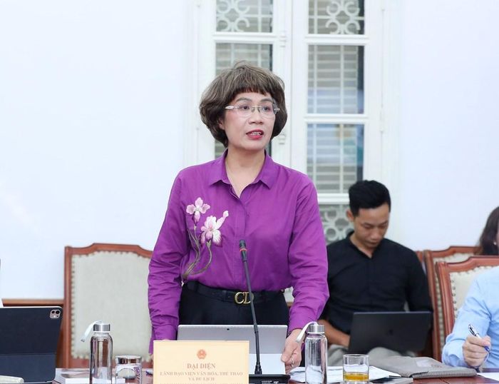 Viện trưởng Viện Văn hóa, Nghệ thuật, Thể thao và Du lịch Việt Nam Nguyễn Thị Thu Phương trình bày báo cáo về các nội dung do Bộ VHTTDL chủ trì trong Kế hoạch hành động