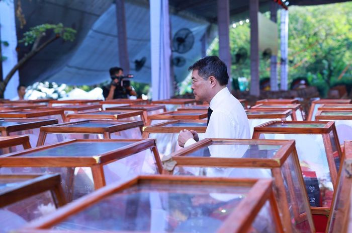 Thủ tướng Lê Minh Hưng dự Lễ viếng, Lễ truy điệu 731 hài cốt liệt sĩ được tìm kiếm, quy tập tại Công viên văn hóa Lê Thị Riêng, phường Hòa Hưng, Thành phố Hồ Chí Minh. Ảnh: Dương Giang – TTXVN