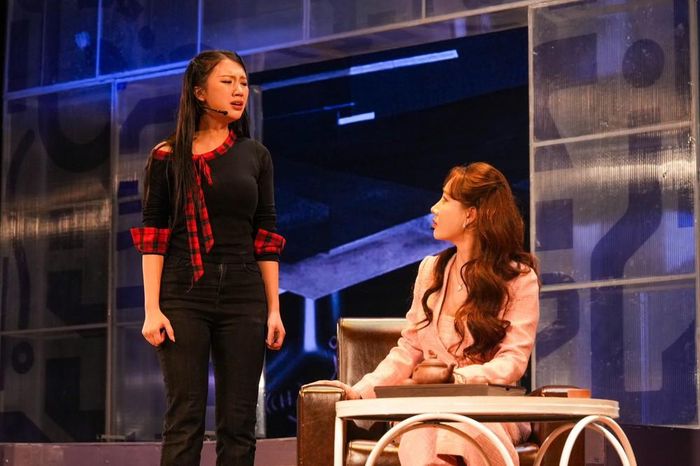 Một cảnh trong vở kịch nói "Ai là cha tôi", mở đầu chuỗi biểu diễn dự thi Liên hoan Sân khấu Hà Nội mở rộng năm 2026