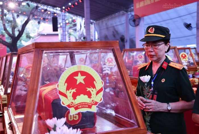 Nhiều cựu chiến binh, người dân có mặt từ sớm để tham gia buổi lễ - Ảnh: chinhphu.vn/Thu Giang