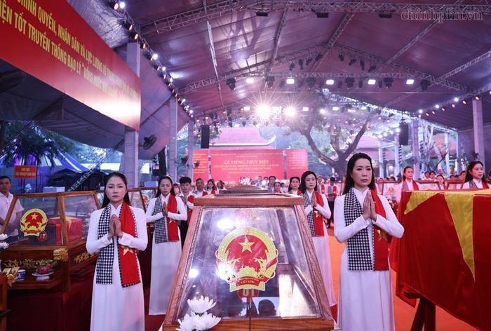 Buổi lễ diễn ra trong không khí trang nghiêm, thành kính - Ảnh: chinhphu.vn/Thu Giang