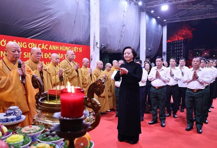 Buổi lễ diễn ra trong không khí trang nghiêm, thành kính - Ảnh: chinhphu.vn/Thu Giang