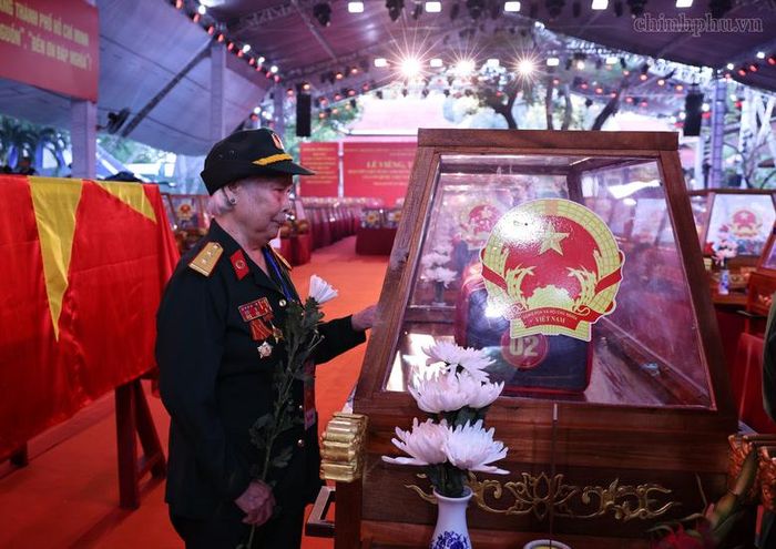 Nhiều cựu chiến binh, người dân có mặt từ sớm để tham gia buổi lễ - Ảnh: chinhphu.vn/Thu Giang