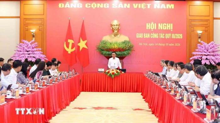 Thường trực Ban Bí thư Trần Cẩm Tú chủ trì hội nghị giao ban quý 3 với các tổ chức đảng trực thuộc Trung ương - Ảnh: TTXVN