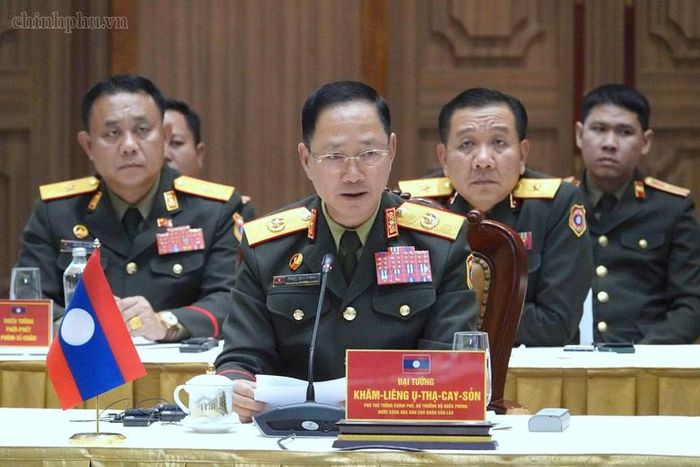 Đại tướng Khamliang Outhakaysone, Ủy viên Bộ Chính trị Ban Chấp hành Trung ương Đảng Nhân dân cách mạng Lào, Phó Thủ tướng Chính phủ, Bộ trưởng Bộ Quốc phòng Lào phát biểu tại Cuộc gặp.Ảnh: chinhphu.vn/Diệu Anh