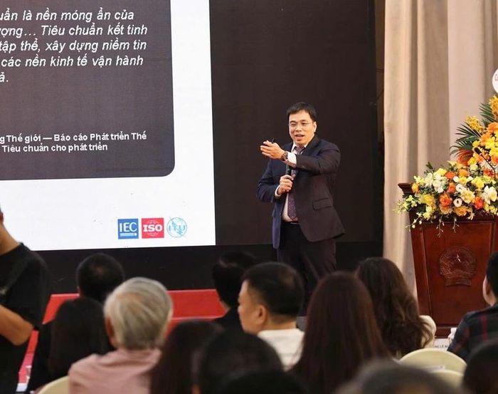 Chủ tịch Ủy ban TCĐLCL Quốc gia Nguyễn Nam Hải chia sẻ về Tiêu chuẩn – Nền tảng niềm tin trong kỷ nguyên số - Ảnh: chinhphu.vn/Thu Giang