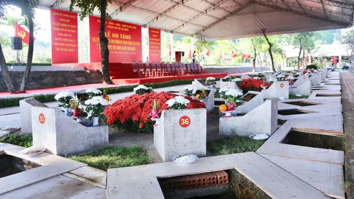 Khu vực lễ an táng đã hoàn tất khâu chuẩn bị.