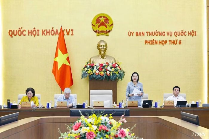 Sáng 21/9 vừa qua, tại phiên họp thứ 6, Phó Chủ tịch Quốc hội Nguyễn Thị Thanh điều hành họp Ủy ban Thường vụ Quốc hội cho ý kiến đối với dự án Luật sửa đổi, bổ sung một số điều của Luật Phòng, chống tác hại của thuốc lá. (Ảnh: TTXVN)