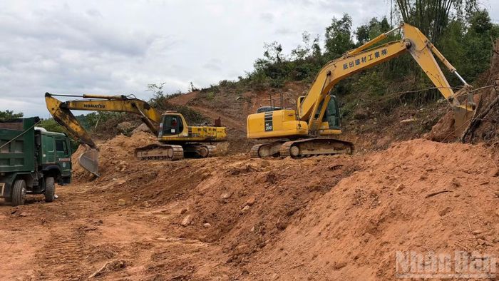 Công ty Cổ phần Gang thép Cao Bằng khởi công xây dựng hạ tầng khu Bắc mỏ sắt Nà Rụa sau khi nhận bàn giao mặt bằng. (Ảnh: MINH TUẤN)