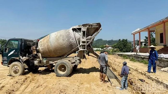 Hiện trên địa bàn xã Tiên Phước có 130 công trình triển khai thi công. (Ảnh: ANH QUÂN)