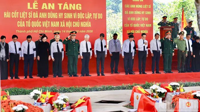 Lãnh đạo Đảng, Nhà nước tưởng nhớ các Anh hùng liệt sĩ.