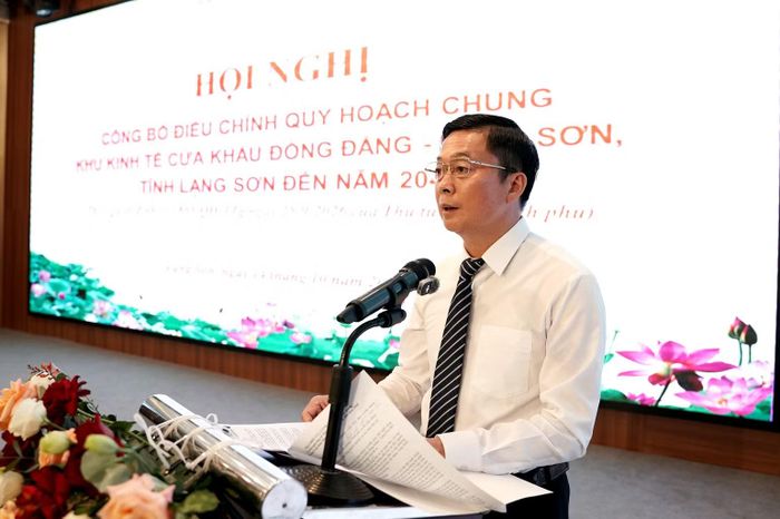Đồng chí Đinh Hữu Học, Ủy viên Ban Thường vụ Tỉnh ủy, Phó Chủ tịch thường trực Ủy ban nhân dân tỉnh Lạng Sơn phát biểu tại sự kiện. (Ảnh: TRÍ DŨNG)