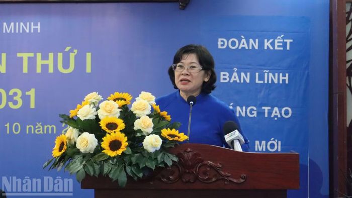 Đồng chí Văn Thị Bạch Tuyết, Phó Bí thư Thành ủy Thành phố Hồ Chí Minh phát biểu chỉ đạo tại Đại hội. (Ảnh: LINH BẢO)