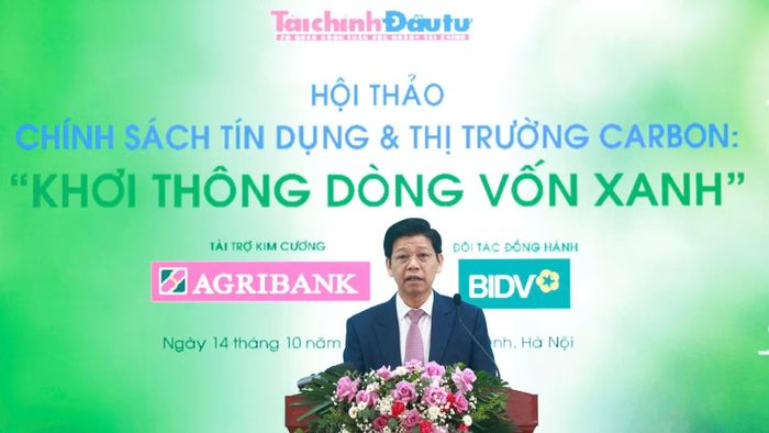 Tổng Biên tập Báo Tài chính-Đầu tư Phạm Văn Hoành phát biểu tại hội thảo. (Ảnh: HỒNG DUNG)
