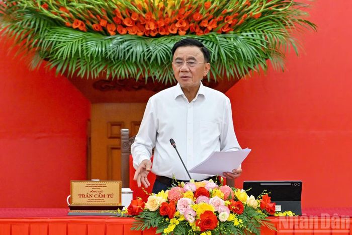 Thường trực Ban Bí thư Trần Cẩm Tú đánh giá cao nỗ lực của các cấp ủy cơ quan, đơn vị, địa phương trong triển khai hoàn thành cơ bản các nhiệm vụ đề ra. (Ảnh: THỦY NGUYÊN)