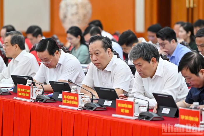 Các đại biểu dự hội nghị. (Ảnh: THỦY NGUYÊN)