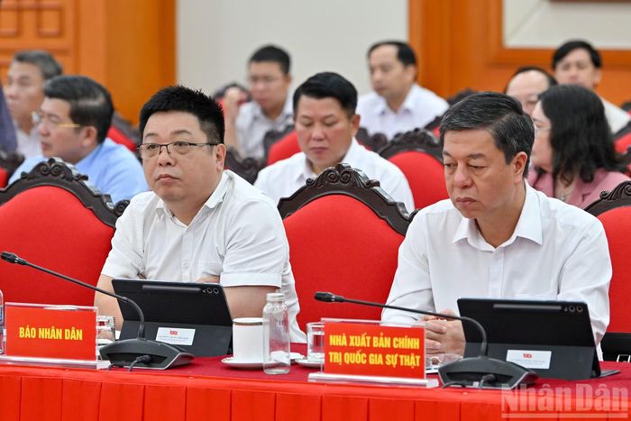 Các đại biểu tham dự hội nghị.