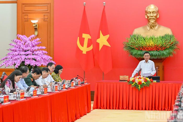 Thường trực Ban Bí thư Trần Cẩm Tú phát biểu tại hội nghị.