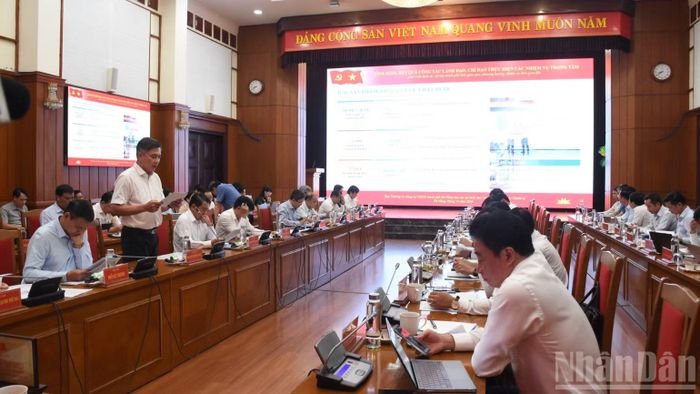 Quang cảnh buổi làm việc. (Ảnh: ANH ĐÀO)
