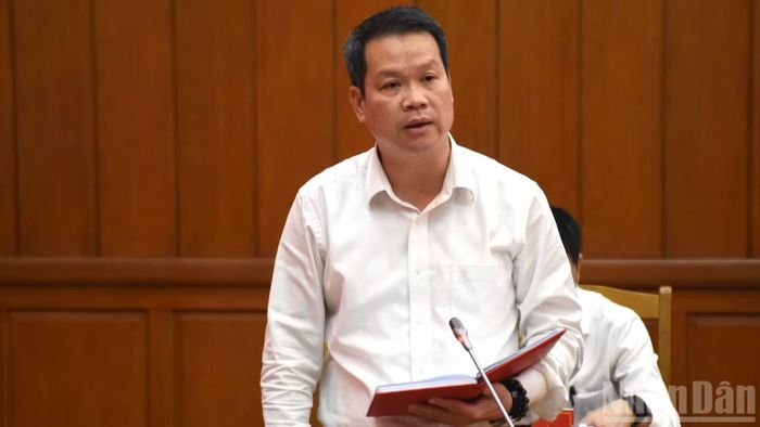 Đồng chí Nguyễn Mạnh Hùng, Phó Bí thư Thành ủy, Chủ tịch Ủy ban nhân dân thành phố phát biểu tại buổi làm việc. (Ảnh: ANH ĐÀO)