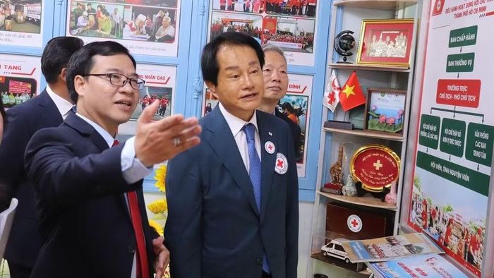 Đoàn đại biểu Hội Chữ thập đỏ thành phố Incheon (Hàn Quốc) thăm Hội Chữ thập đỏ Thành phố Hồ Chí Minh. (Ảnh: NG.THANH)