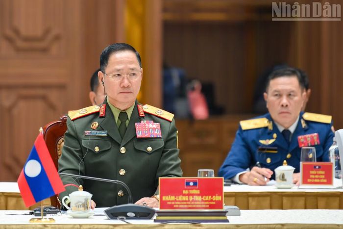 Đại tướng Khamliang Outhakaysone, Ủy viên Bộ Chính trị Ban Chấp hành Trung ương Đảng Nhân dân Cách mạng Lào, Phó Thủ tướng Chính phủ, Bộ trưởng Quốc phòng Lào tại Cuộc gặp.
