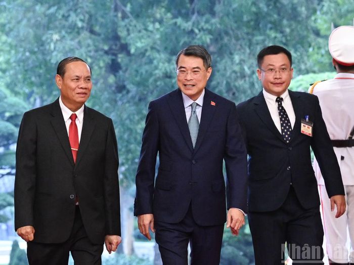 Thủ tướng Lê Minh Hưng đón đồng chí Vilay Lakhamfong, Thường trực Ban Bí thư Trung ương Đảng Nhân dân Cách mạng Lào.