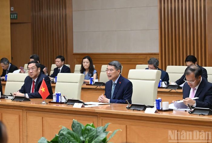Thủ tướng Lê Minh Hưng và các thành viên Chính phủ Việt Nam tại cuộc tiếp.