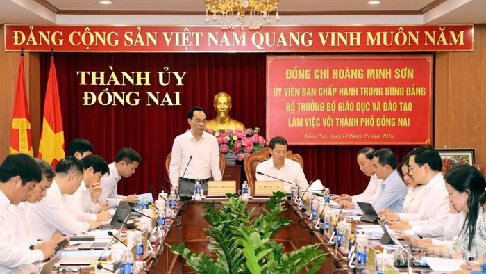Bộ trưởng Giáo dục và Đào tạo Hoàng Minh Sơn phát biểu kết luận buổi làm việc. (Ảnh: THIÊN VƯƠNG)