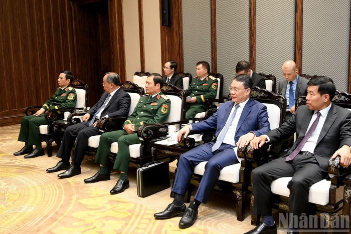 Các đại biểu Việt Nam tham dự cuộc tiếp.