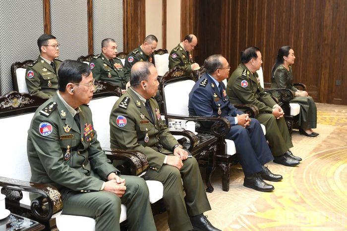 Các đại biểu Campuchia tham dự cuộc tiếp.