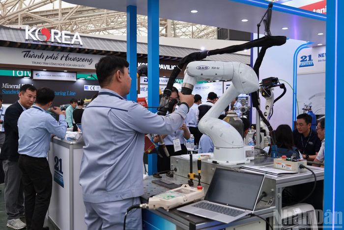 Nhiều loại máy hiện đại được trưng bày tại triển lãm. Đây là những thiết bị được ứng dụng công nghệ tiên tiến, hướng đến mục tiêu đáp ứng nhu cầu ngày càng cao của các doanh nghiệp.