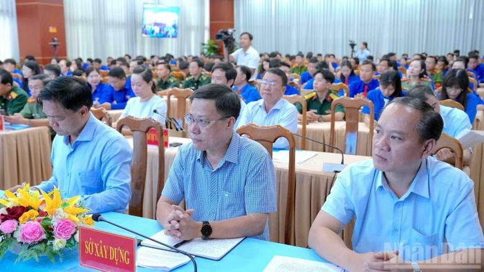 Hội nghị được kết nối trực tuyến từ điểm cầu Ủy ban nhân dân tỉnh đến điểm cầu 64 đơn vị cấp xã trên địa bàn tỉnh Cà Mau. (Ảnh: HỮU TÙNG)