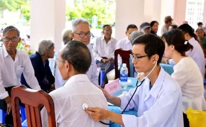 Chăm sóc sức khỏe người cao tuổi tại Bệnh viện Lão khoa Trung ương. (Ảnh: ST)