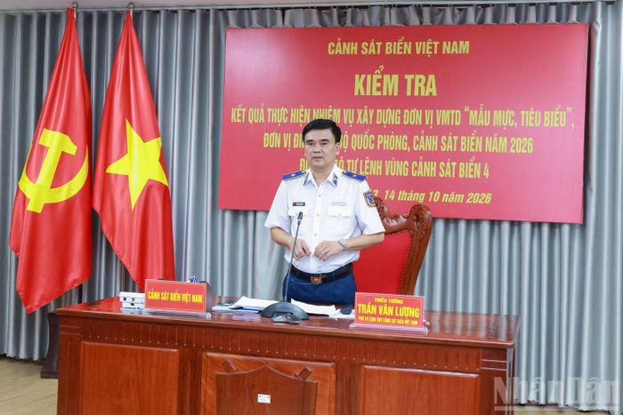 Thiếu tướng Trần Văn Lượng, Phó Tư lệnh, Tham mưu trưởng Cảnh sát biển Việt Nam phát biểu kết luận kiểm tra. (Ảnh: ĐỨC TĨNH)