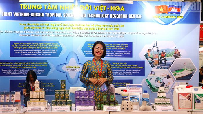Gian hàng của Trung tâm Nhiệt đới Việt-Nga. (Ảnh: HUY VŨ)