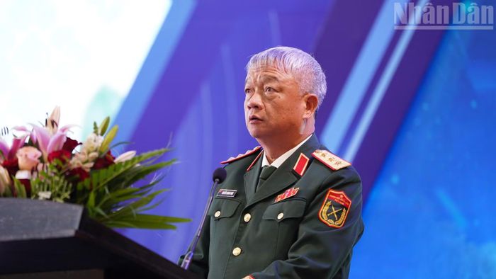 Thượng tướng Nguyễn Quang Ngọc, Ủy viên Ban chấp hành Trung ương Đảng, Ủy viên Quân ủy Trung ương,Thứ trưởng Quốc phòng, phát biểu khai mạc sự kiện. (Ảnh: ĐINH TRƯỜNG)