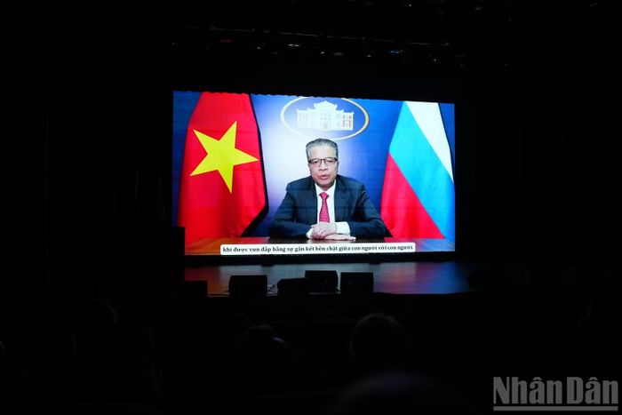 Đại sứ Việt Nam tại Nga Đặng Minh Khôi phát biểu. (Ảnh: THANH THỂ)