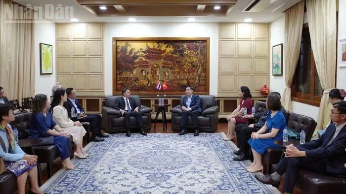 Đoàn công tác thăm Đại sứ quán Việt Nam tại Thái Lan. (Ảnh: CTV)