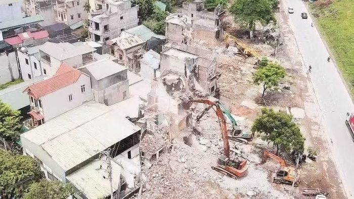 Giải phóng mặt bằng tại phường Yên Nghĩa tại dự án Quốc lộ 6, đoạn Hà Đông-Xuân Mai. (Ảnh: KHÁNH LÊ)