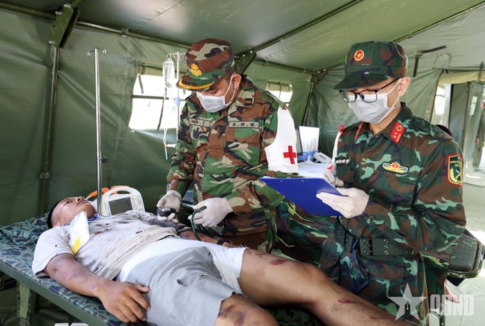 Triển khai bệnh viện dã chiến trong Diễn tập.
