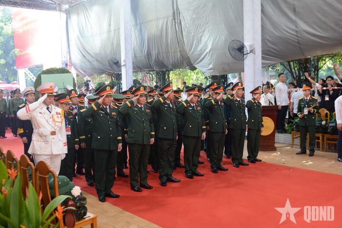 Đoàn Quân ủy Trung ương, Bộ Quốc phòng viếng các anh hùng liệt sĩ.