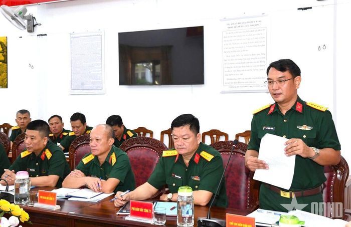 Đại tá Lê Trung Thành, Giám đốc Công ty Cà phê 15 báo cáo kết quả thực hiện nhiệm vụ 9 tháng năm 2026.
